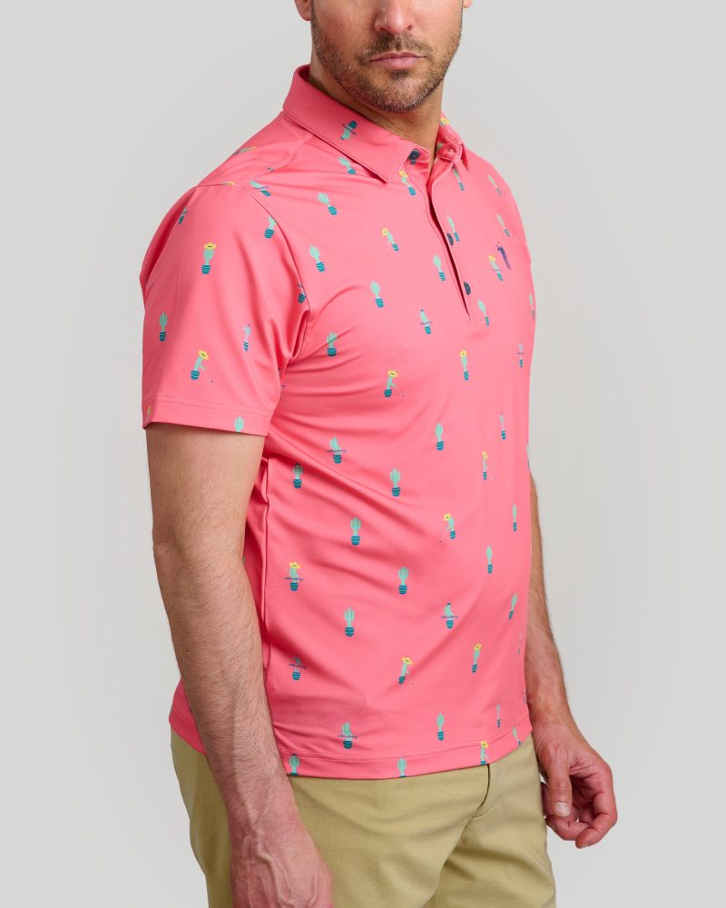 WilliamMurrayGolf Mens Polo FreeHugs 016 101 103 Coral On Figure Front2